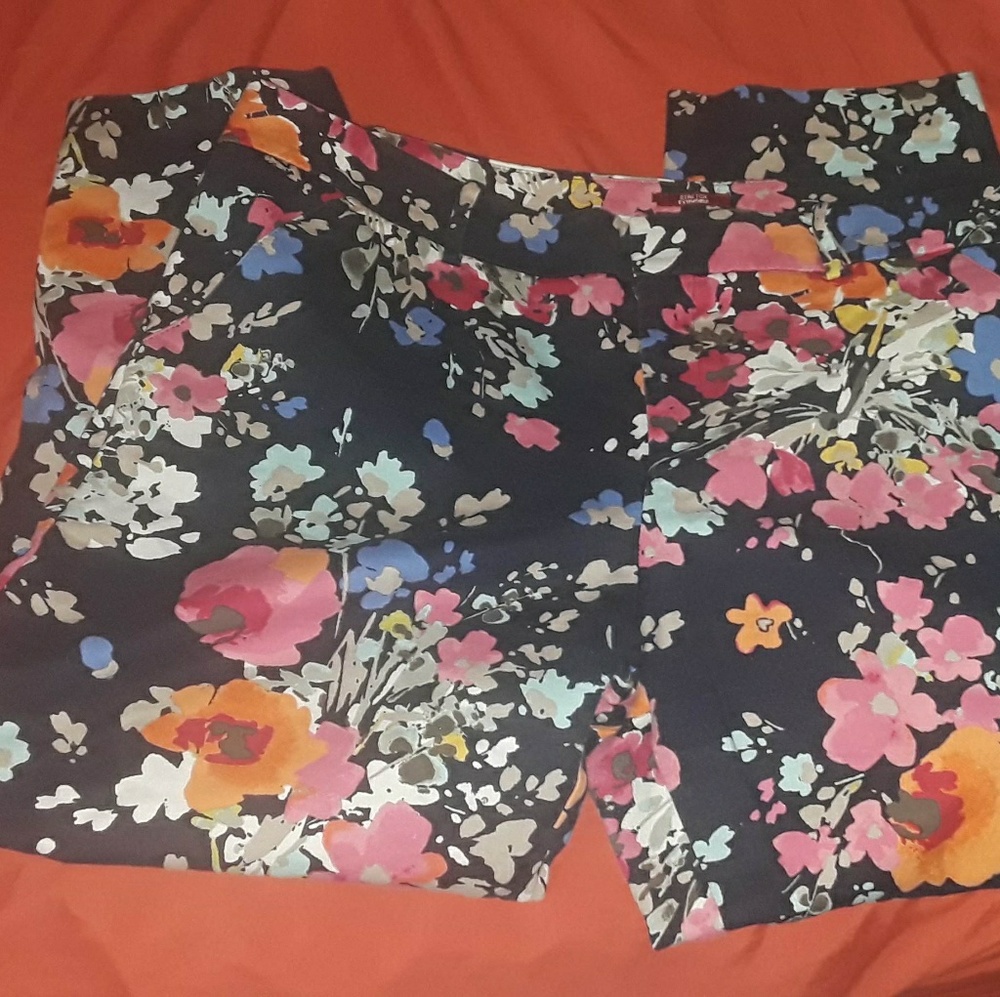💋 Floral Stretch Capris